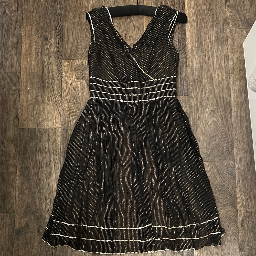 ADRIANNA | Chic Black and Gold Midi Dress